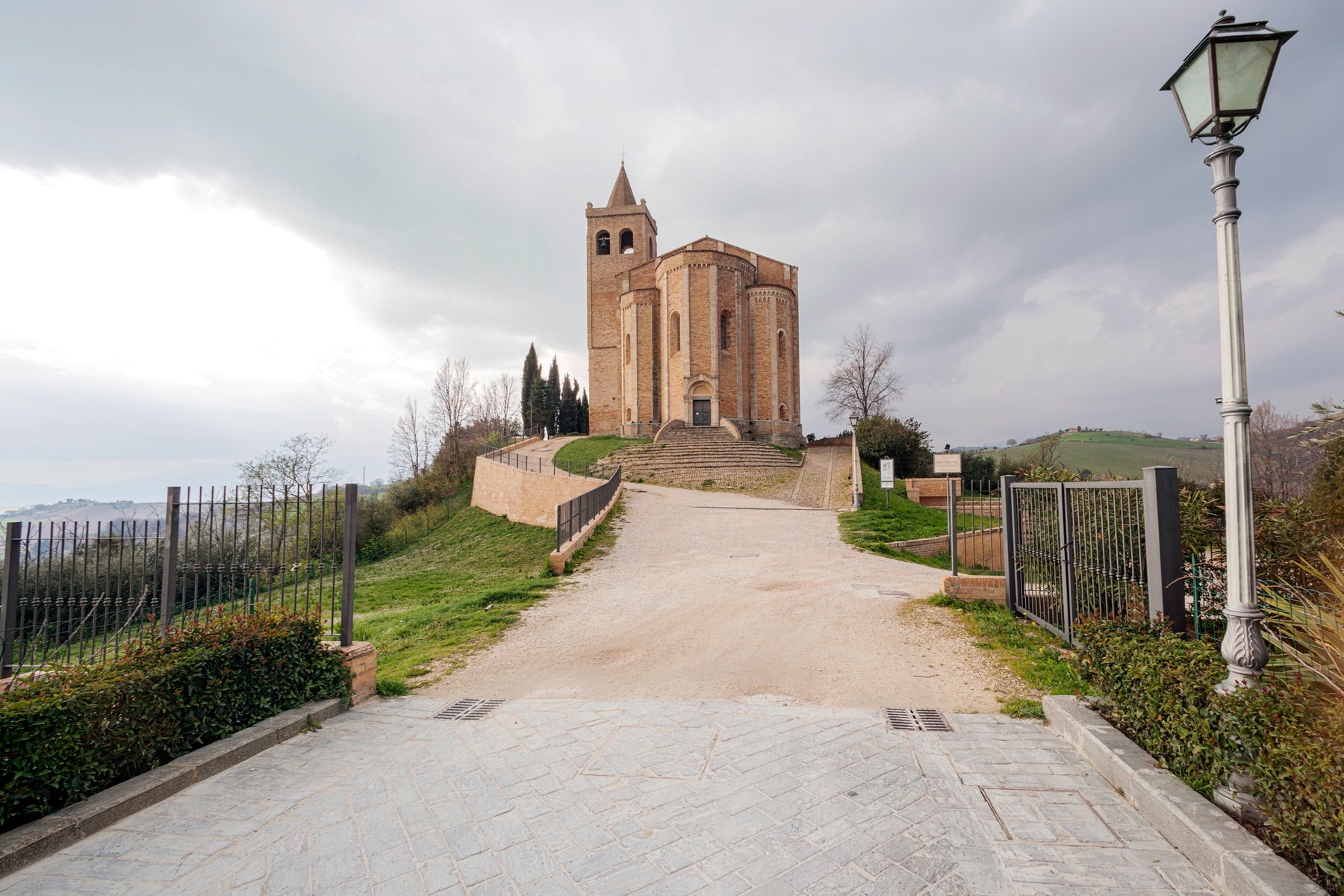 Borghi antichi e spiagge dorate